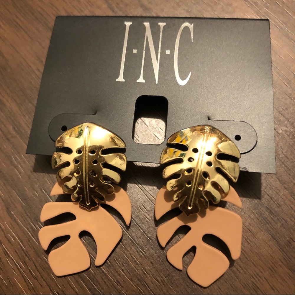 1” INC Gold Tone Leaves Dangle Drop Earrings Screw Back Closure #B26